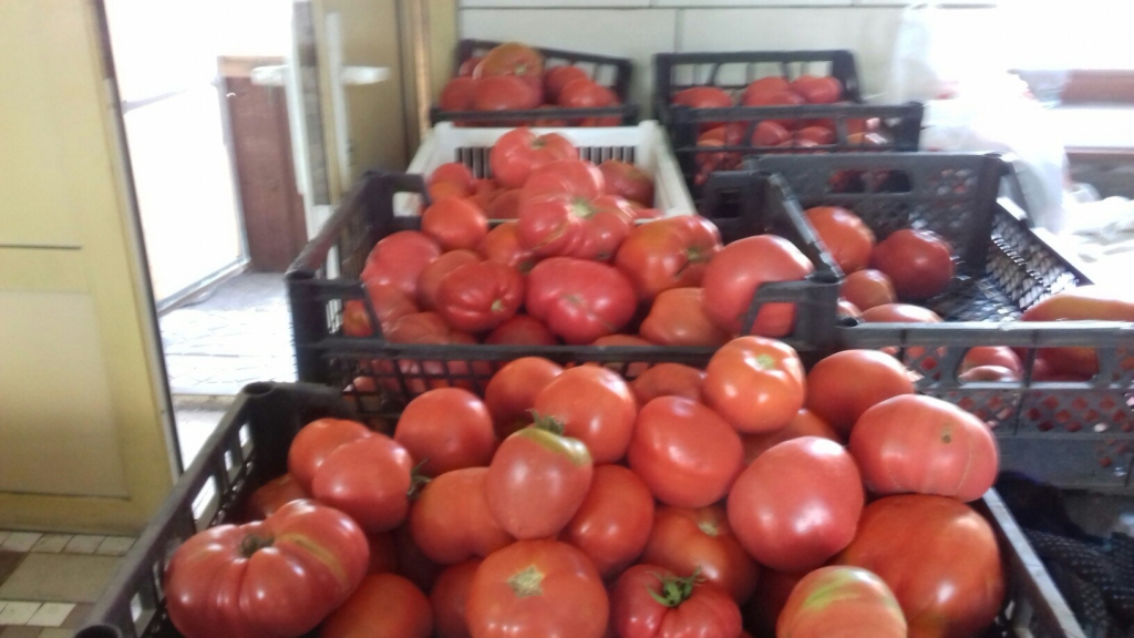 Для наших любимых прихожан только самые свежие, вкусные и полезные помидоры!