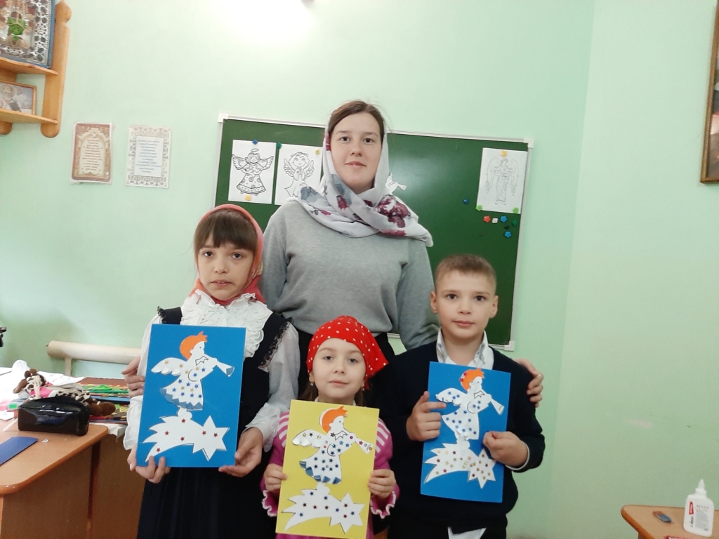 Первая совместная работа учеников первого года обучения и выпускников воскресной школы